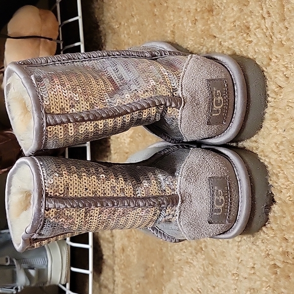 Silver sparkle Uggs (size 6) - Picture 3 of 3